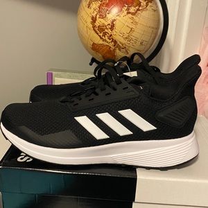 NIB ADIDAS SNEAKERS MENS